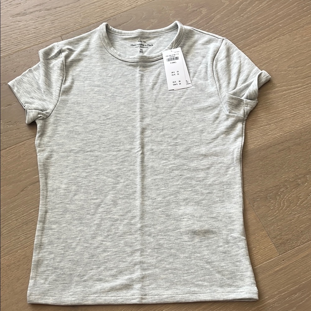 NWT Abercrombie & Fitch Gray Tuckable Baby Tee